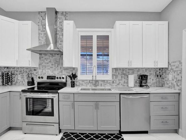 1109 SE 12th St, Deerfield Beach FL 33441