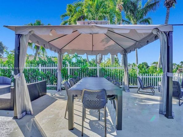 1109 SE 12th St, Deerfield Beach FL 33441