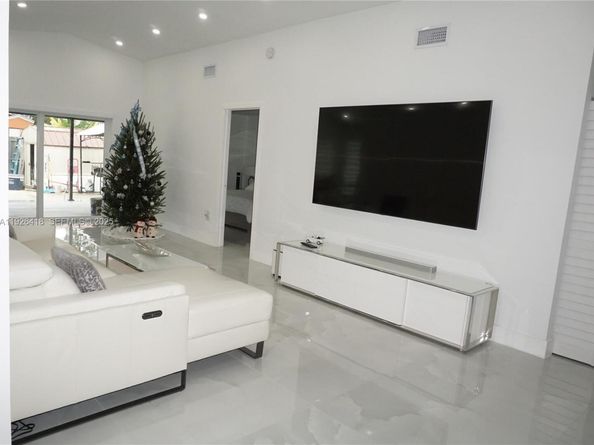 20927 SW 118th Ct, Miami FL 33177