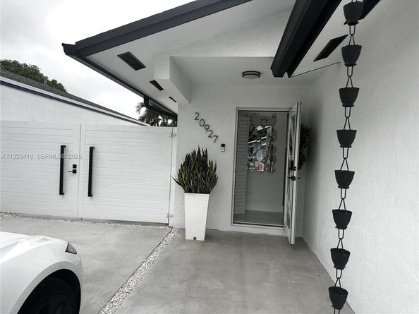 20927 SW 118th Ct, Miami FL 33177