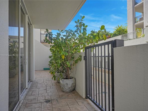 4100 Salzedo St 411, Coral Gables FL 33146