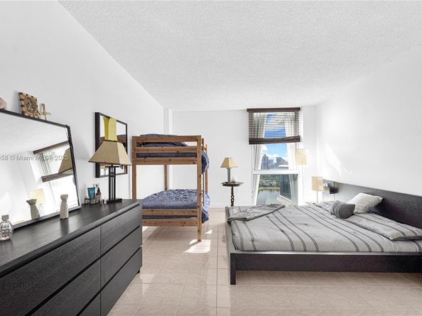 3675 N Country Club Dr 2204, Aventura FL 33180