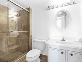 3675 N Country Club Dr 2204, Aventura FL 33180