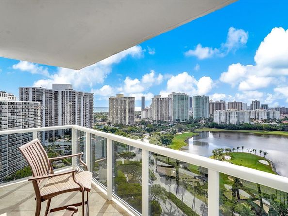 3675 N Country Club Dr 2204, Aventura FL 33180