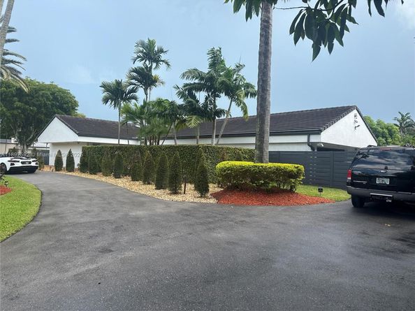 8050 SW 170th St, Palmetto Bay FL 33157