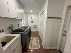 8050 SW 170th St, Palmetto Bay FL 33157