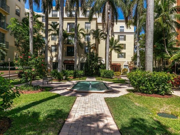 630 S Sapodilla Ave 403, West Palm Beach FL 33401