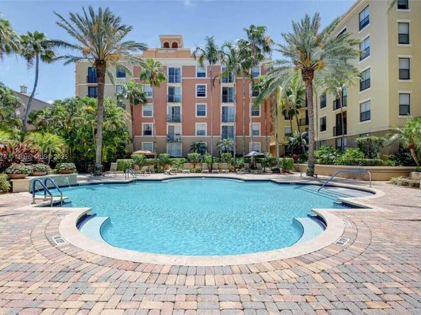 630 S Sapodilla Ave 403, West Palm Beach FL 33401