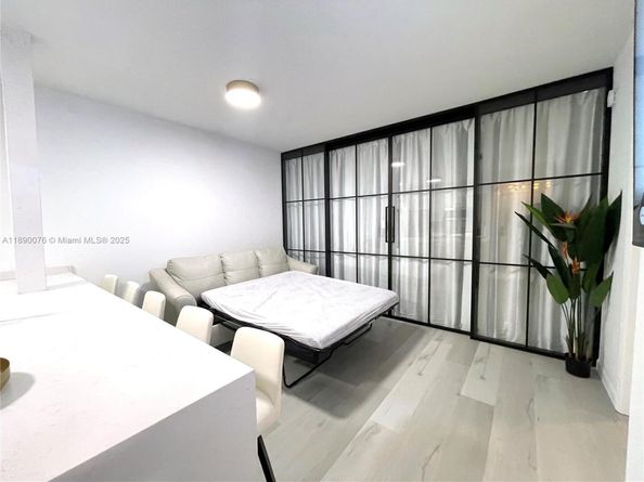 630 S Sapodilla Ave 403, West Palm Beach FL 33401