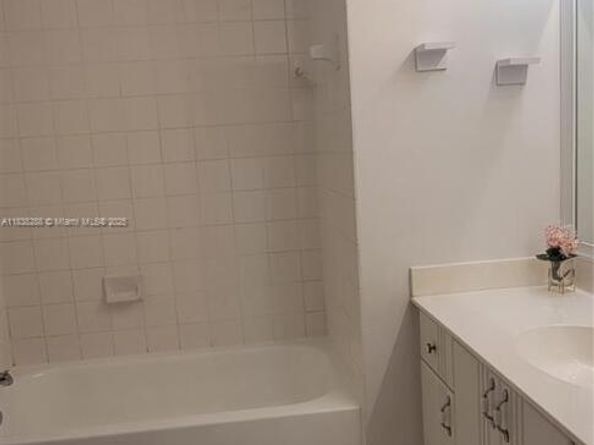 2125 NW 77th Way 201, Pembroke Pines FL 33024