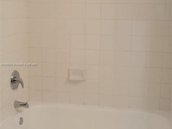 2125 NW 77th Way 201, Pembroke Pines FL 33024