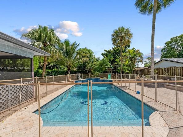 8386 NW 17th Ct, Coral Springs FL 33071