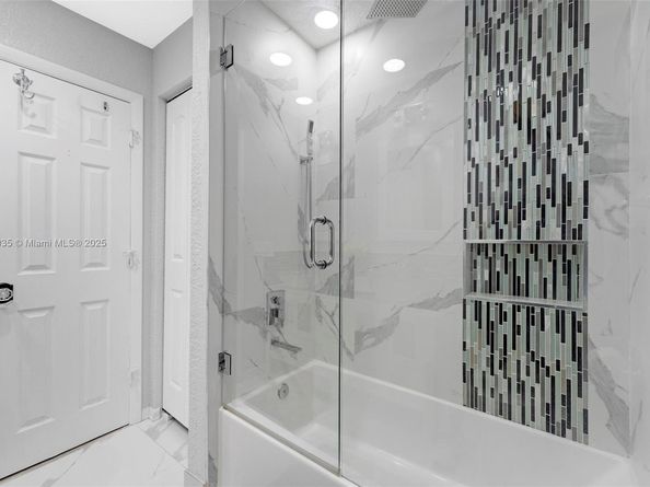 8386 NW 17th Ct, Coral Springs FL 33071