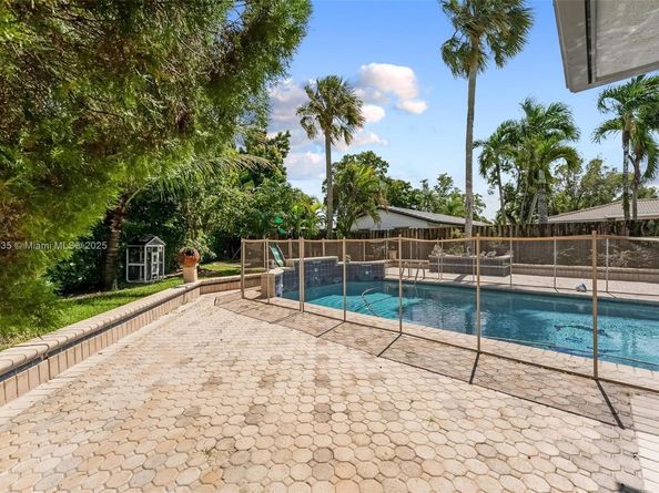 8386 NW 17th Ct, Coral Springs FL 33071