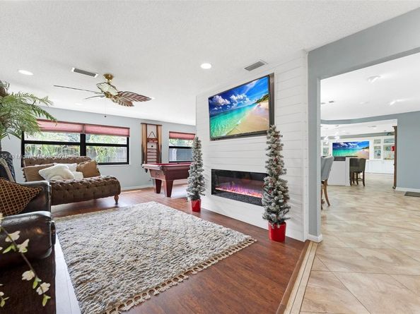 8386 NW 17th Ct, Coral Springs FL 33071