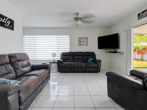 9215 SW 44th St, Miami FL 33165