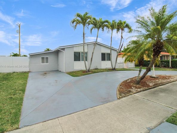 9215 SW 44th St, Miami FL 33165