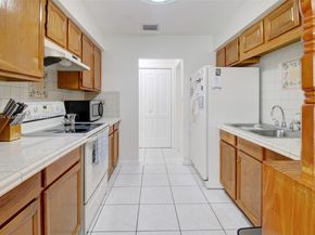 9215 SW 44th St, Miami FL 33165