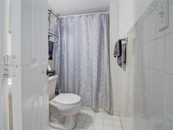 9215 SW 44th St, Miami FL 33165