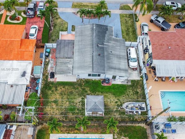 9215 SW 44th St, Miami FL 33165