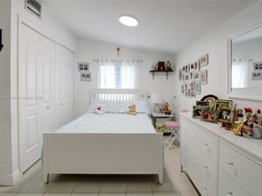 9215 SW 44th St, Miami FL 33165