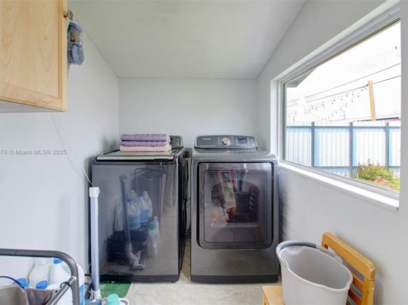 9215 SW 44th St, Miami FL 33165