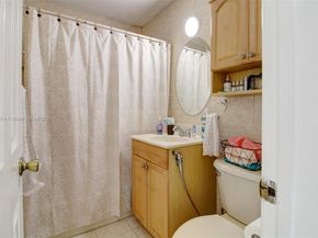 9215 SW 44th St, Miami FL 33165