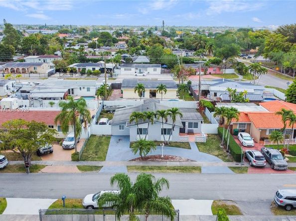 9215 SW 44th St, Miami FL 33165