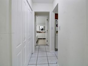 9215 SW 44th St, Miami FL 33165