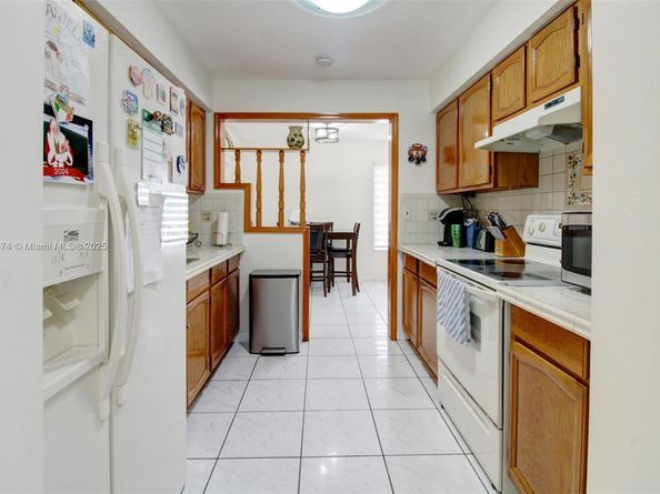 9215 SW 44th St, Miami FL 33165