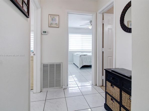 9215 SW 44th St, Miami FL 33165