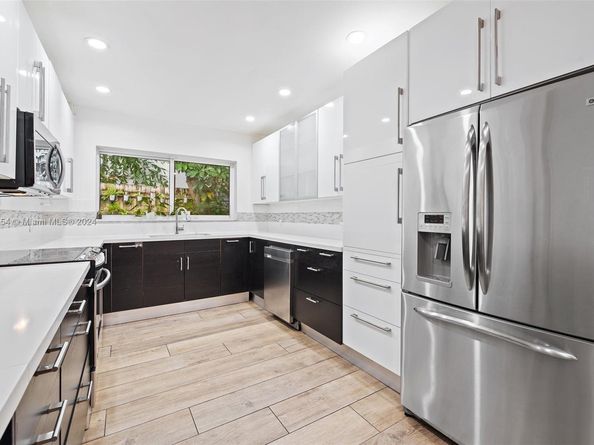 3551 E Glencoe St, Miami FL 33133