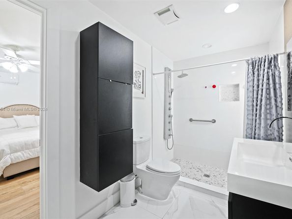 3551 E Glencoe St, Miami FL 33133