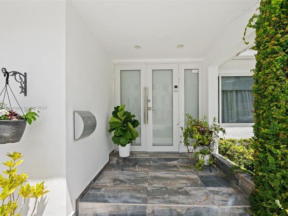 3551 E Glencoe St, Miami FL 33133