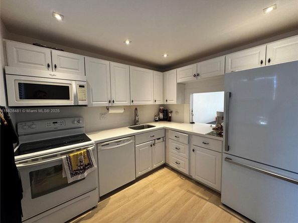 19 Abbey Ln 108, Delray Beach FL 33446