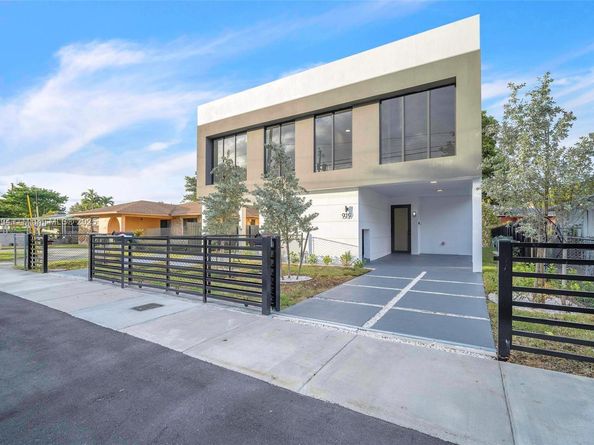 919 NW 55th St, Miami FL 33127