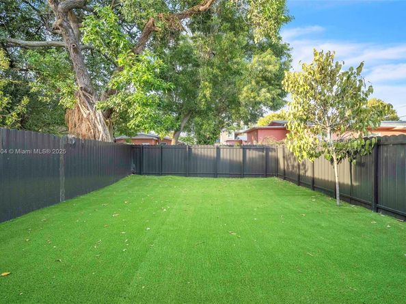 919 NW 55th St, Miami FL 33127