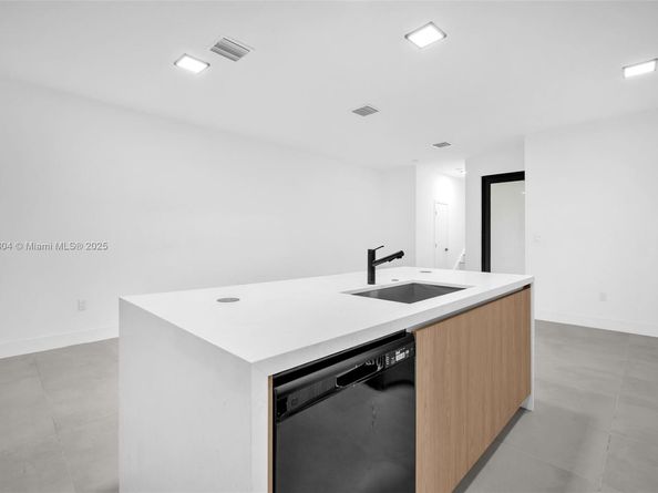 919 NW 55th St, Miami FL 33127