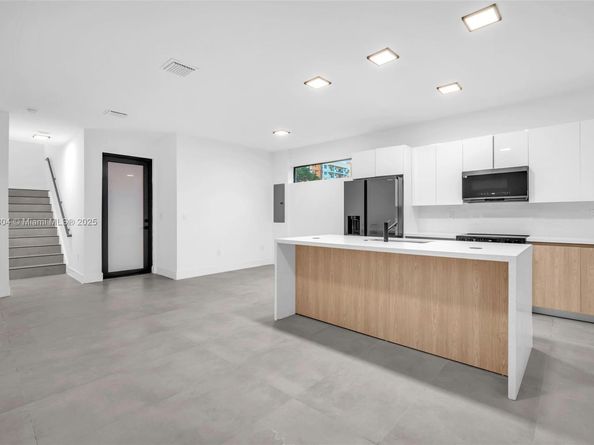 919 NW 55th St, Miami FL 33127