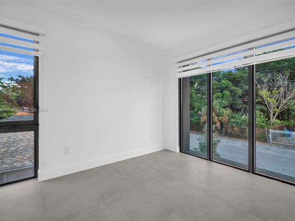 919 NW 55th St, Miami FL 33127