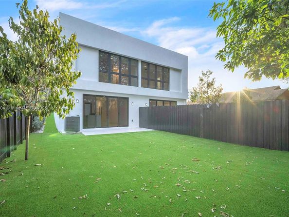 919 NW 55th St, Miami FL 33127