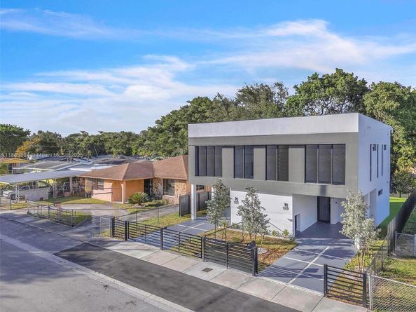 919 NW 55th St, Miami FL 33127