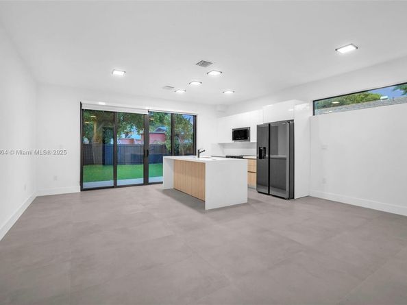 919 NW 55th St, Miami FL 33127