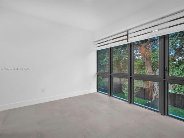 919 NW 55th St, Miami FL 33127