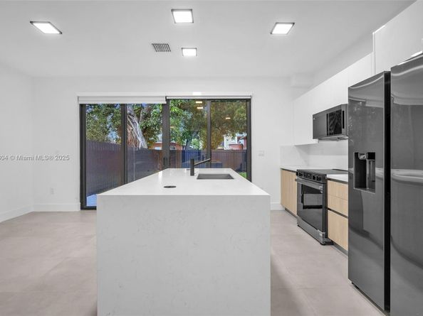 919 NW 55th St, Miami FL 33127