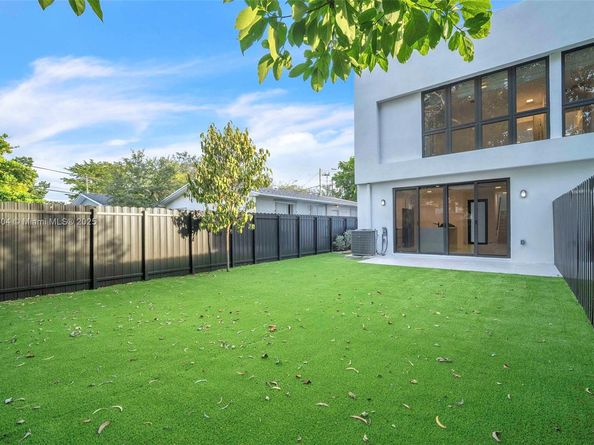 919 NW 55th St, Miami FL 33127