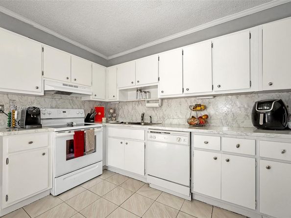 7420 SW 31st St, Miami FL 33155