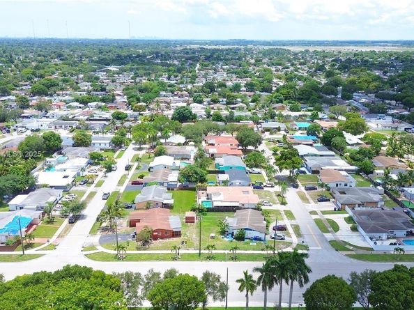 1600 N 73rd Ave, Hollywood FL 33024