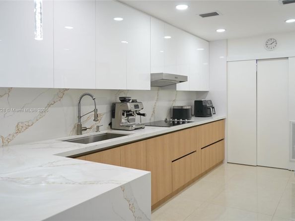 1600 N 73rd Ave, Hollywood FL 33024