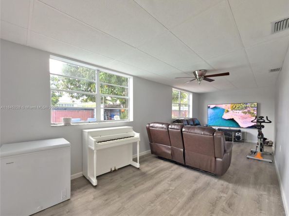 1600 N 73rd Ave, Hollywood FL 33024